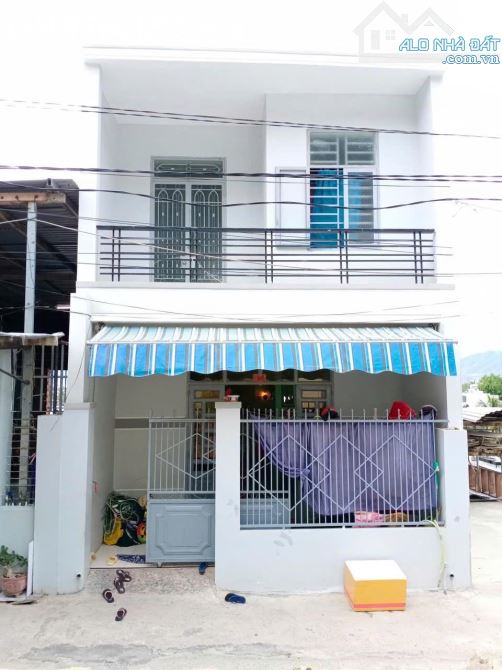 Bán Nhà 2 Tầng Cách Đường Ngô Đến 300m, Cách Đường 2/4 1km, Diện tích 50 m2 Giấy tờ tay