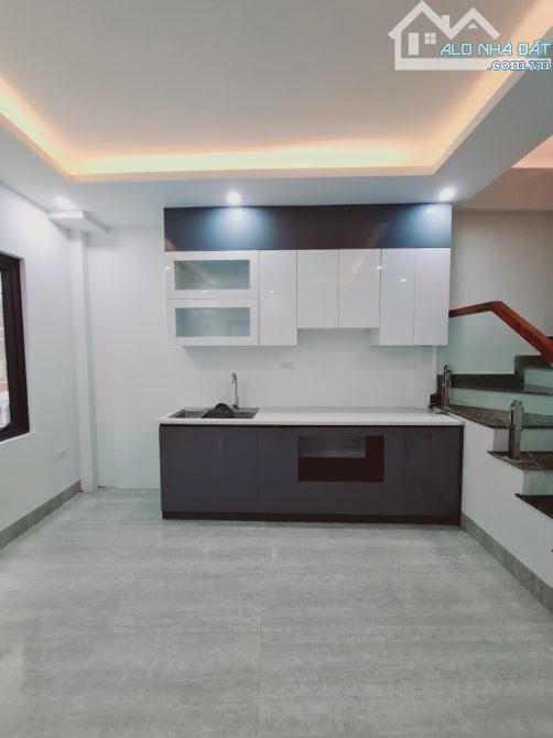 Cổ Linh. 5,65tỷ 6tầng__30m2__Sát phố Cổ Linh