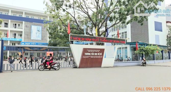 Siêu hiếm, view mặt hồ bồ đề, ô tô, 56m2, 5 tầng, 2 thoáng, giá 17.x tỷ