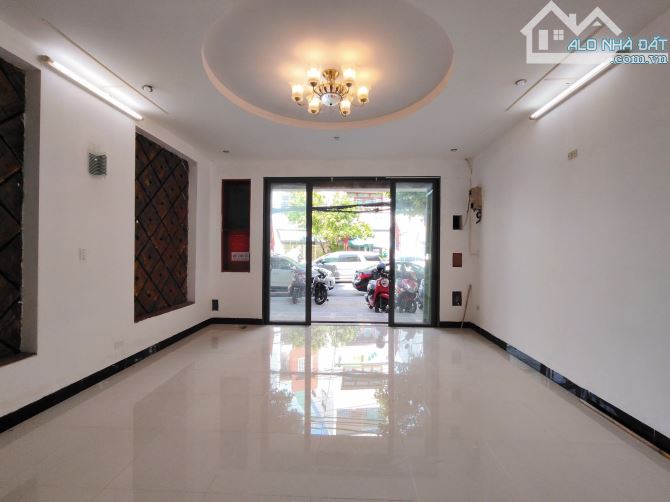 # Mặt Tiền Nguyễn Tri Phương, đường 10.5m, 82m2, ngang 5.2m, 3 tầng đúc, 12.3 tỷ