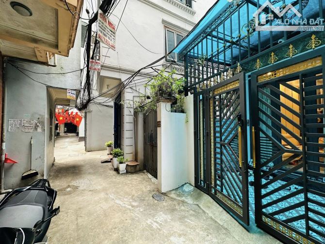 Bán nhà Phố Thái Thịnh - 46m2, 5 tầng- Nhà đẹp, Ngõ rộng, ô tô 5 tạ đỗ cổng - Hai thoáng