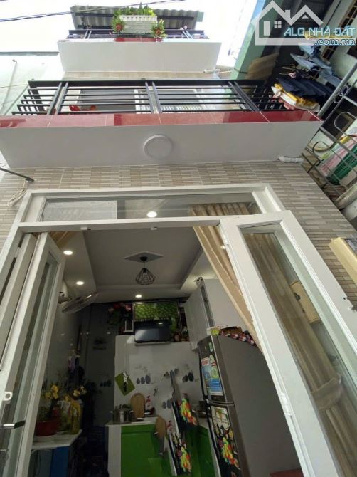 Nhà Vuông 2 tầng DTSD 32m2 – Nguyễn Ngọc Lộc QV