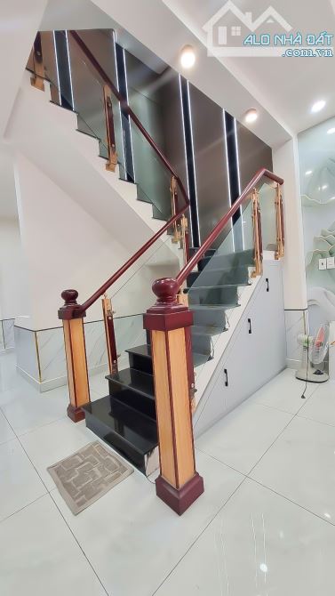NHÀ ĐẸP Q.8 TẠ QUANG BỬU_ HXH_ CÁCH MT 50M CHỈ NHỈNH 9 TỶ