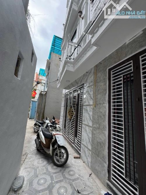 Đông Dư-Cạnh 379 Cầu Thanh Trì-4 Tầng x 31m- Nhà mới ở luôn - Trung Tâm Dân Cư chỉ hơn 4tỷ