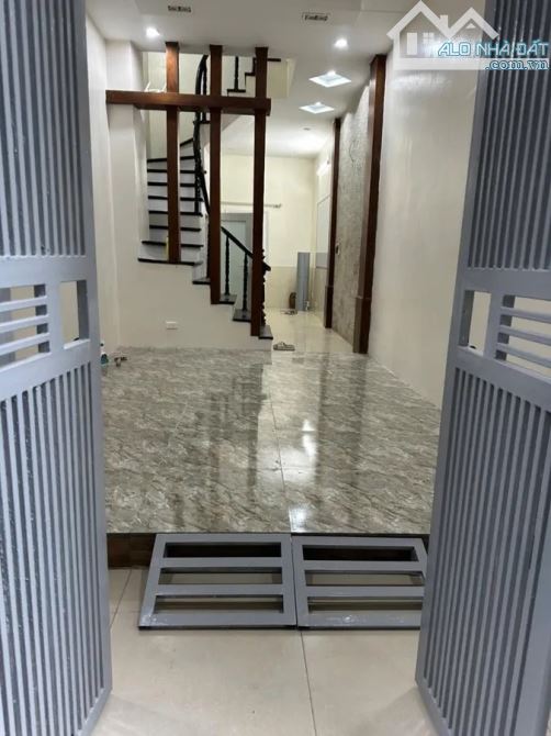 BÁN GẤP NHÀ ĐẸP LÔ GÓC 3 THOÁNG PHỐ HỒ TÙNG MẬU , TRUNG TÂM CẦU GIẤY 8,4 TỶ.