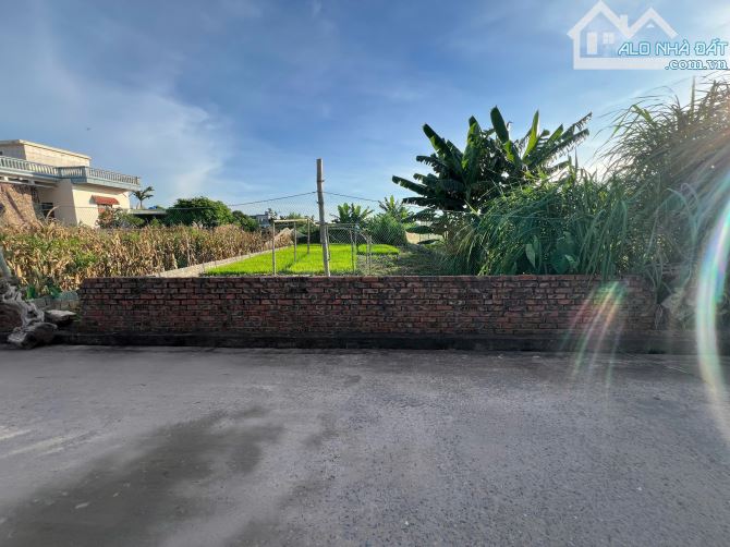 Cần bán lô đất 247m2, Giá 1,45 tỷ, Dân cư đông , SÁT BIỂN VÀ ĐƯỜNG VEN BIỂN, Sẵn sổ