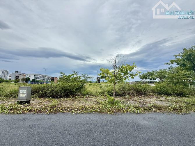 1 lô FPT duy nhất gần Trường FPT 🏖️ 102m2 (6x17m) 💰 Giá bán 5,55 Tỷ