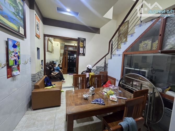 NHÀ ĐẸP 3 TẦNG HẺM XE HƠI  VÀO TẬN NHÀ