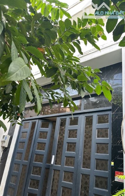 Bán nhà hẻm 59 LÂM THỊ HỐ Q12_ nhà trệt lửng. Hẻm trước nhà 4m_ 4x15m_ giá 4ty300