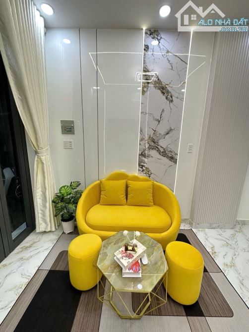 NHÀ MỚI Ở NGAY - GIÁP QUẬN 5 - 3 TẦNG - HẺM OTO - KINH DOANH TỐT
