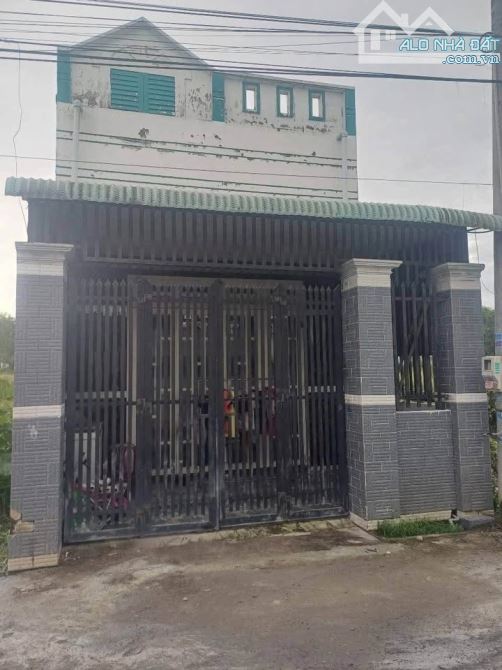 SOS ! Nhà cấp 4 ( 111,7m2 - sổ hồng riêng ) ở gần ngay BV đa khoa Xuyên Á mà giá chỉ 860tr