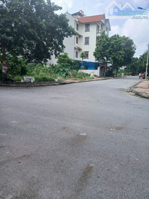 Em bán căn nhà 4 tầng,liền kề khu đại dương , Đại phúc BN.  Vị trí ngay  hồ điều hòa ,đi v