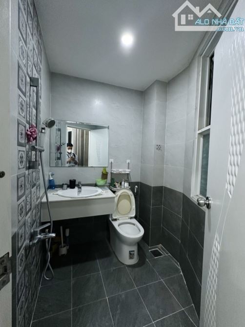 BÁN NHÀ GIÁP Q1 - NGUYỄN CỬU VÂN, P17, BÌNH THẠNH - 5 TẦNG 3PN – GIÁ CHỈ 5.35 TỶ