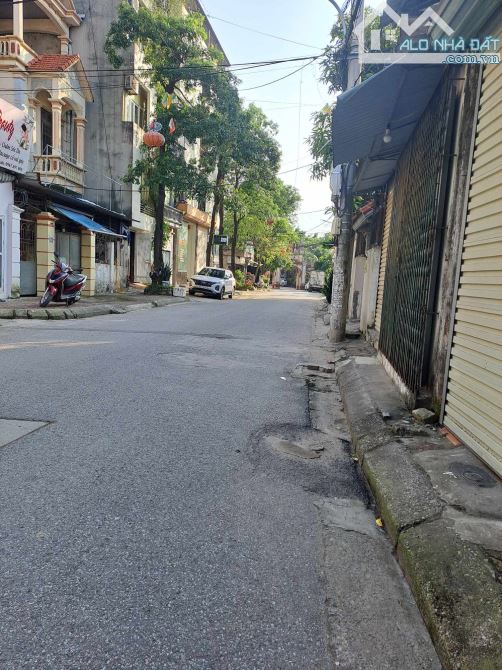 BÁN NHÀ 70m2, 7 Tầng, MT 6m, GIÁ 20,5TỶ, NGÕ Ô TÔ 7 CHỖ TRÁNH , GẦN HỒ,  LẠC LONG QUÂN