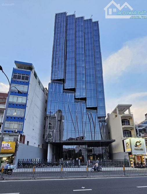 Chuyển nhượng Tòa nhà 68 Phan Đăng Lưu, Phường 5, Phú Nhuận. DTSD: 14000m2