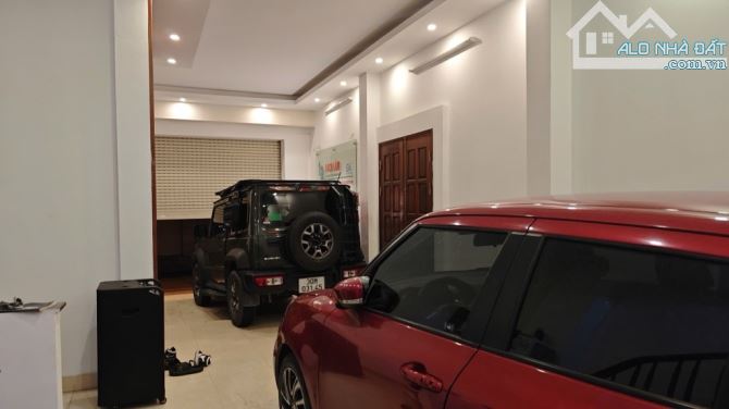 HOÀNG MAI, Ô TÔ ĐỖ TRONG NHÀ, THANG MÁY, GẦN CHỢ,