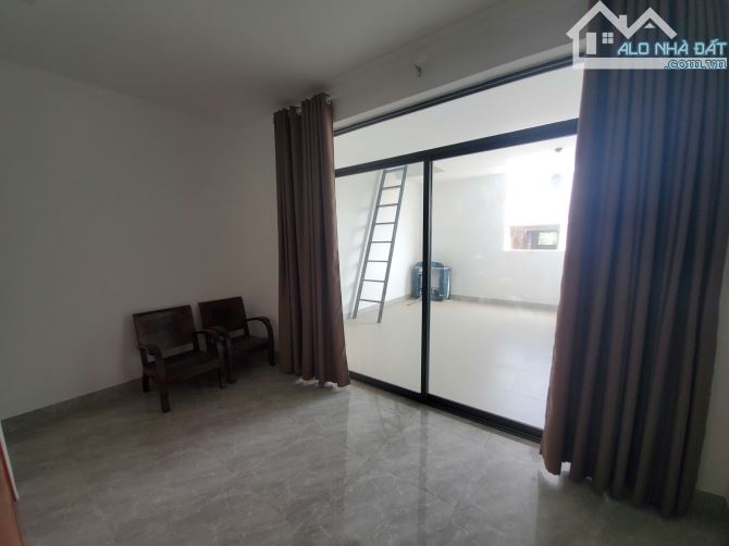 NHÀ 1 TRỆT 2 LẦU MẶT TIỀN N4 - BỬU LONG