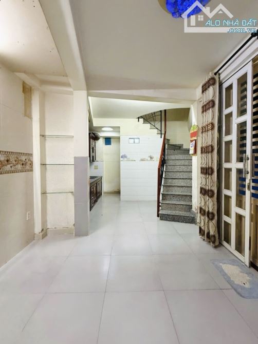 BÁN NHÀ NGUYỄN ĐÌNH CHÍNH,3 TẦNG, 35M2, GIÁ 5,5 TỶ