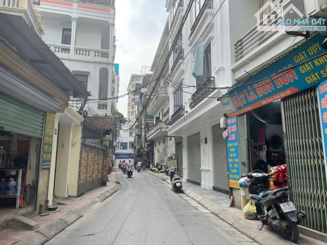 Phố Đội nhân Bà Đình 17,5 tỷ  nhà 7 tâng tháng máy mới mt4 5m giá 17.5 tỷ nhà xây mới tinh
