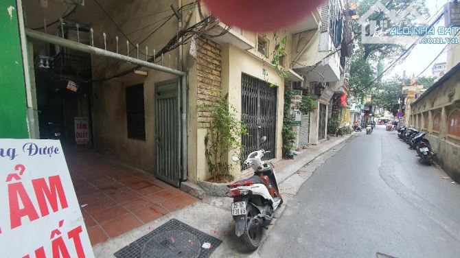Nhà 3 tầng-Đống Đa, S: 35m², móng chắc, lên 2 tầng thoải mái.