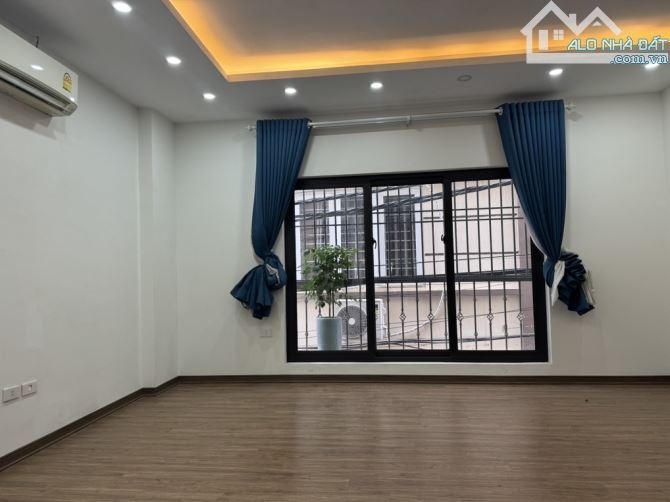 Bán nhà Hồ Tùng Mậu  35m2 5T 30m  ra Mặt phố : hơn 8 tỷ