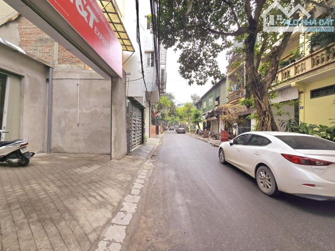 Trương Định, Ngõ thông Ô tô tránh, Vỉa hè Kinh Doanh, dt 131m2, mặt tiền 5.8m, Giá 25 tỷ.