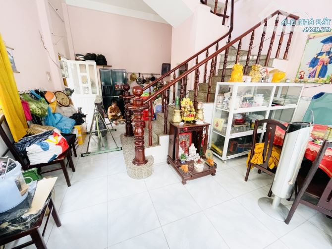 Bán nhà  2 tầng ,ngang 5m.Huỳnh Tấn Phát,Quận 7.Giá 5.7 tỷ.