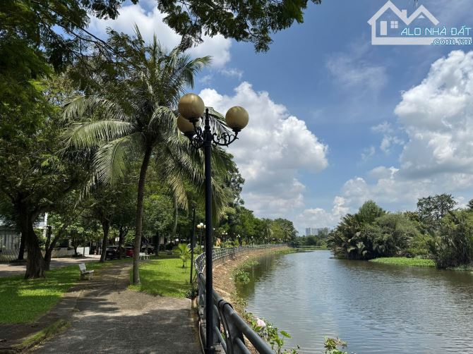 Bán lô đất biệt thự sông 323m2 full thổ cư, giá rẻ nhất khu Vĩnh Phú