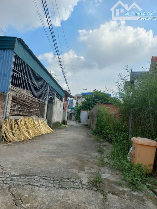 Rẻ nhất Hoa Động lô 80m trục đường thông tiện ích cực gần giá 2,3x tỷ.