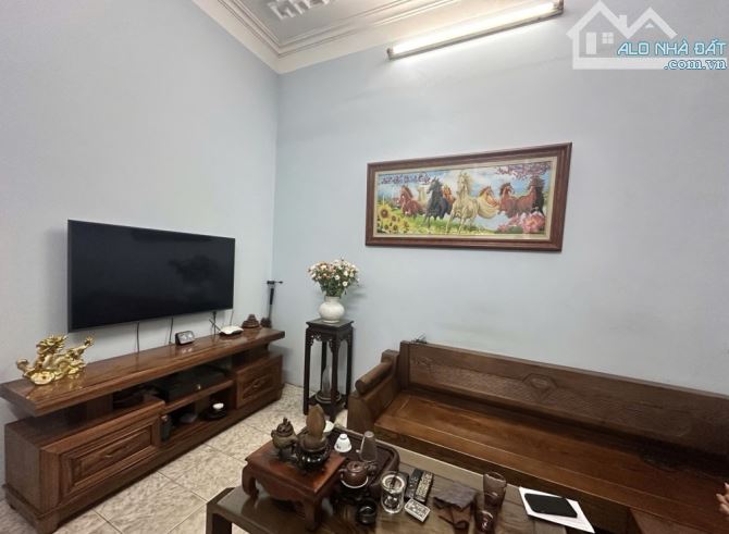 Bán nhà HOÀNG QUỐC VIỆT - 65m2 - GẦN Ô TÔ - Nhỉnh 13 tỷ - mặt tiền quyền lực - ngõ thông