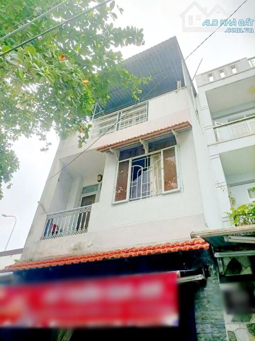 Bán nhà 2 lầu vị trí đẹp gần MT đường Phạm Hùng P.Chánh Hưng Quận 8