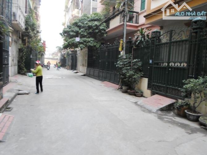 Cho thuê nhà riêng 3,5 tầng phố Vũ Thạnh, Hào Nam