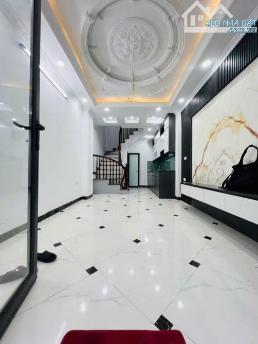 CƠ HỘI HIẾM - NHÀ 35M² FULL ĐỒ - NGÕ THÔNG - Ô TÔ ĐỖ CỬA - TRUNG TÂM NGŨ HIỆP - 4.9 tỷ