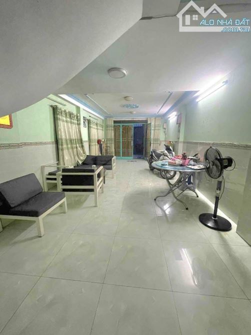 BÁN NHÀ HẺM OTO THÔNG - HỒ HỌC LÃM - BÌNH TÂN - 4x20M - 3 TẦNG -  HƠN 6 TỶ.