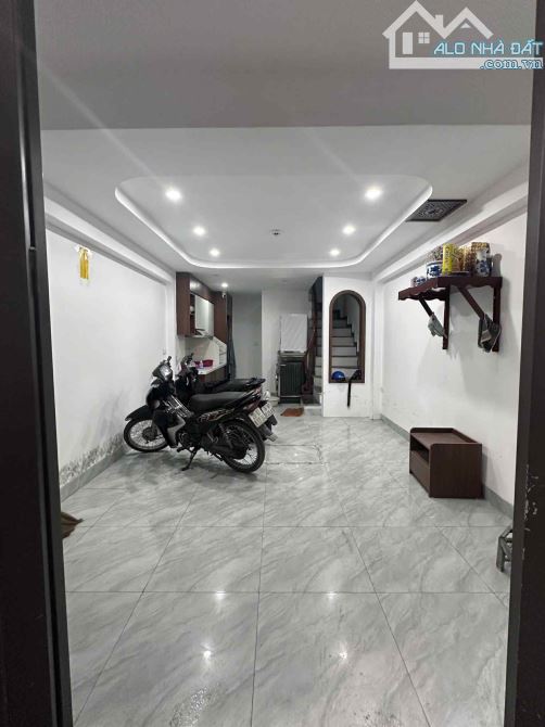 Bán nhà Trường Chinh - 6 tầng, 5 ngủ, nhà mới nội thất đẹp, cách phố 40m. Giá 8.x tỷ