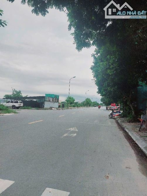 BÁN ĐẤT TRÂU QUỲ -GIA LÂM-2 MẶT TIỀN, ĐƯỜNG 11M, VỈA HÈ, Ô TÔ TRÁNH – GIÁ NHỈNH 7 TỶ