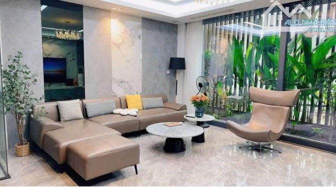 Bán gấp nhà Phố Đội Cấn, Ngọc Hà 102m2 Mt 12m, giá nhỉnh 13 tỷ.