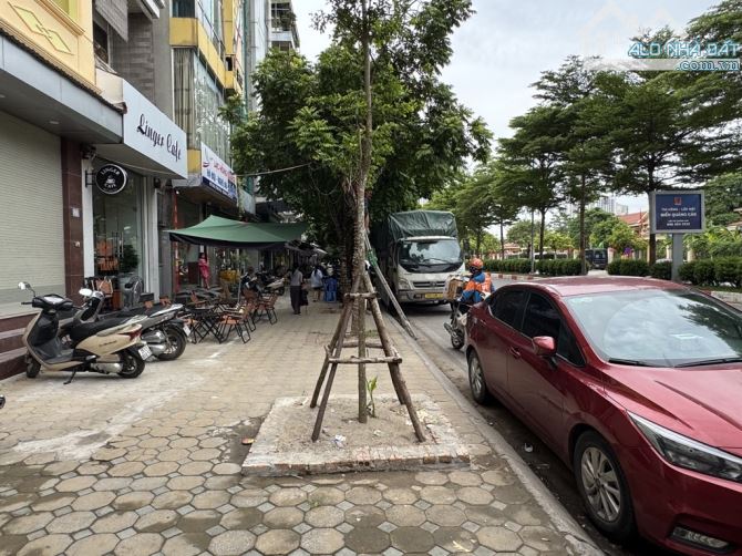 MẶT PHỐ TRẤN VỸ – CẦU GIẤY – MẶT TIỀN QUYỀN LỰC – VỈA HÈ 9M ĐÁ BÓNG – 2 THOÁNG TRƯỚC SAU