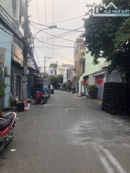 Lê Văn Quới-Vi trí đất siêu đẹp-80m2-4x20-Hxt quay đầu -Chỉ 6.xxx tỷ