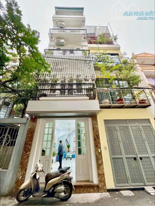 Bán nhà Đống Đa,phân lô ô tô đỗ cửa dân xây còn rất đẹp.