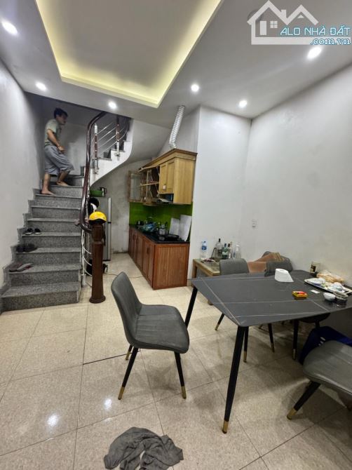 Hàng hiếm tại Lê Duẩn, 4,5 tỷ, 25m2, 2PN, 2WC, 3 tầng 2 thoáng 30m ra phố