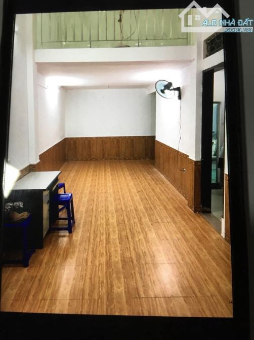 Cho thuê nhà ngõ oto Lê Trọng Tấn, 45m2*3 tầng 3 phòng ngủ, 2 vs, 12 triệu