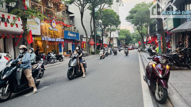 CỬA BẮC BÁN NHÀ - GIÁP MẶT PHỐ - NGÕ NÔNG ĐẸP - SỔ ĐẸP NỞ HẬU - THOÁNG TRƯỚC SAU - NHÀ ĐẸP