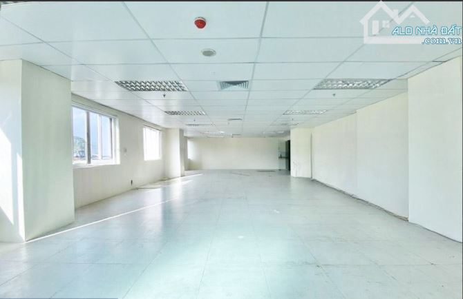 CHUYỂN NHƯỢNG TOÀ NHÀ VĂN PHÒNG 2,450M2- MT LÝ TỰ TRỌNG- 500 TỶ