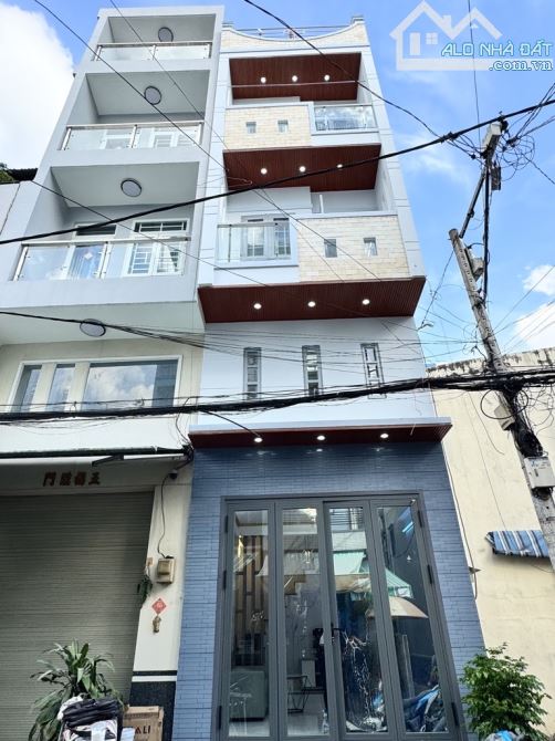 🏡H.àng tuyển Lạc Long Quân - 18m2 - 5 T.ầng - H.oàn công đủ , SHR vuông - MT h.ẻm 8m 🏡