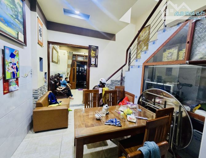 💥💥 NHÀ ĐẸP 3 TẦNG – 3PN RỘNG RÃI – HẺM XE HƠI – GẦN LÀNG ĐẠI HỌC 💥💥
