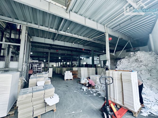 Cho thuê 1300m2( 650mx2 tầng) cách ql32 50m kho rất đẹp