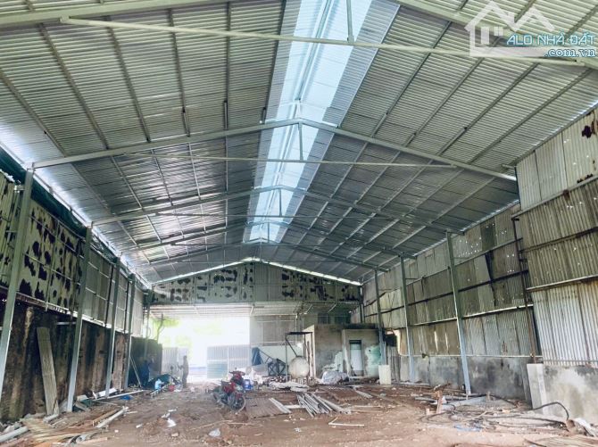Cho thuê 700m2 gần cầu đuống giá chỉ 30tr