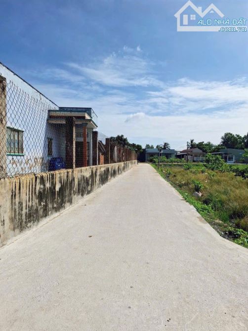 Đất thổ đường Bùi Văn Gà. cách nhựa xíu