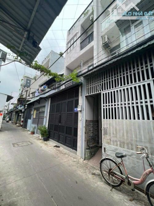 BÁN GẤP NHÀ HẺM XE HƠI LÊ TRỌNG TẤN 4,1m x 15m , 2 tầng , 2pn , giá : 4,9tỷ .